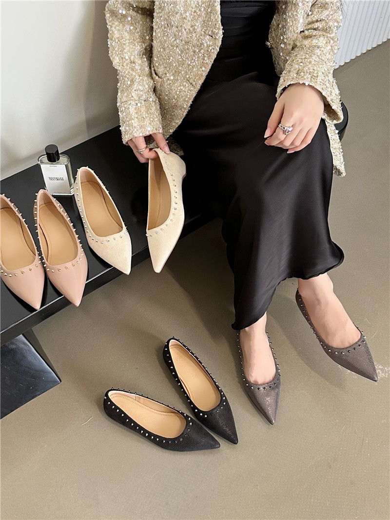 2023 Summer New Style Shallow Mouth Pointed Toe Solid Color Rivet Flat Shoes for Women