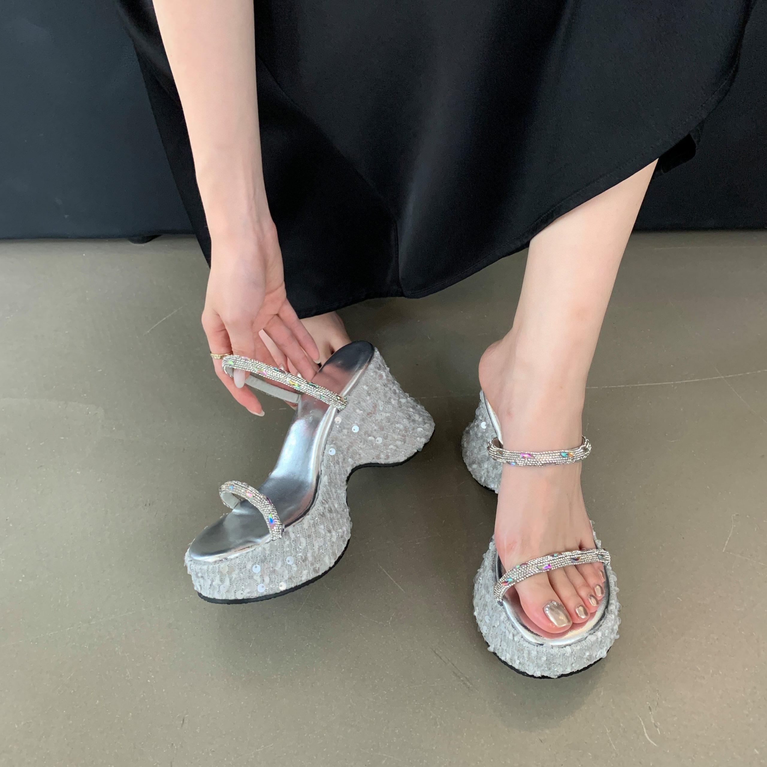 GUGUWU Women's Platform Wedge Slippers 2026 New Summer Glitter Transparent Toe Strap High Heel Sandals - Image 4